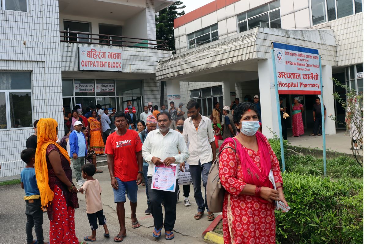 चिकित्सकको आन्दोलनले अस्पताल आएका बिरामी फर्किए 